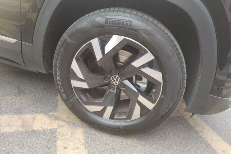 Used Volkswagen Teramont 2021 380TSI Four-Wheel Drive Prestige Luxury Edition Right Front Wheel Hub