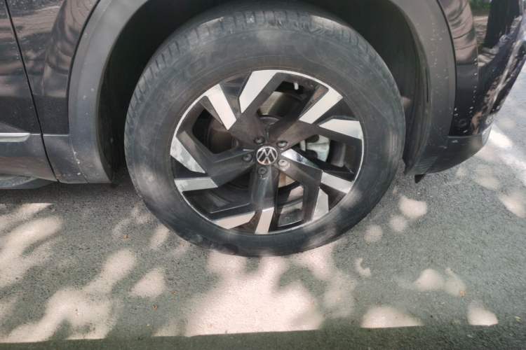 Used Volkswagen Teramont 2021 380TSI Four-Wheel Drive Prestige Luxury Edition Right Front Wheel Hub