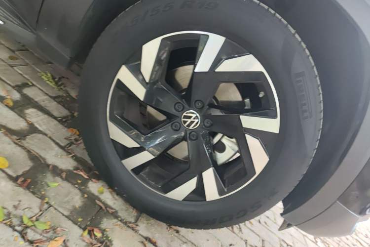 Used Volkswagen Teramont 2021 380TSI Four-Wheel Drive Prestige Luxury Edition Right Front Wheel Hub
