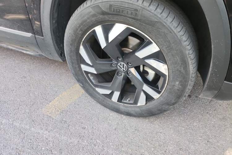 Used Volkswagen Teramont 2021 380TSI Four-Wheel Drive Prestige Luxury Edition Right Front Wheel Hub