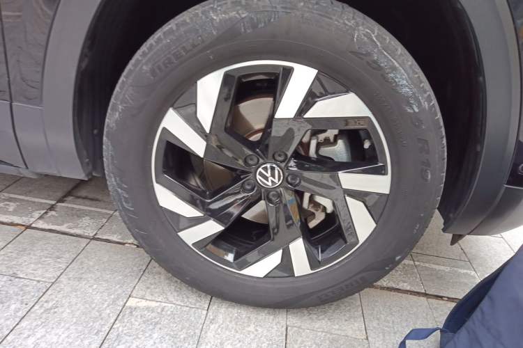 Used Volkswagen Teramont 2021 380TSI Four-Wheel Drive Prestige Luxury Edition Right Front Wheel Hub