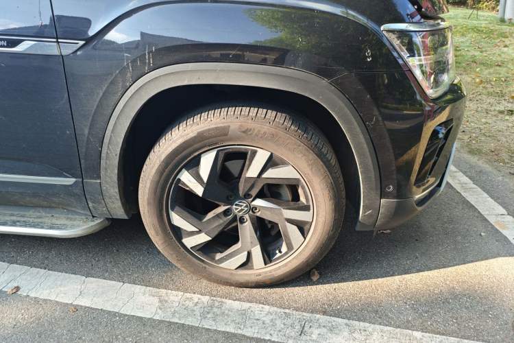 Used Volkswagen Teramont 2021 330TSI Two-Wheel-Drive Prestige Luxury Edition Right Front Wheel Hub