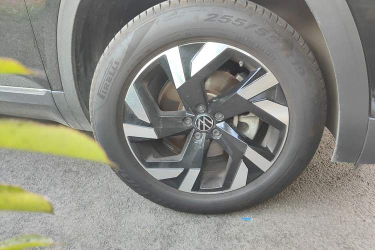 Used Volkswagen Teramont 2021 330TSI Two-Wheel-Drive Prestige Luxury Edition Right Front Wheel Hub