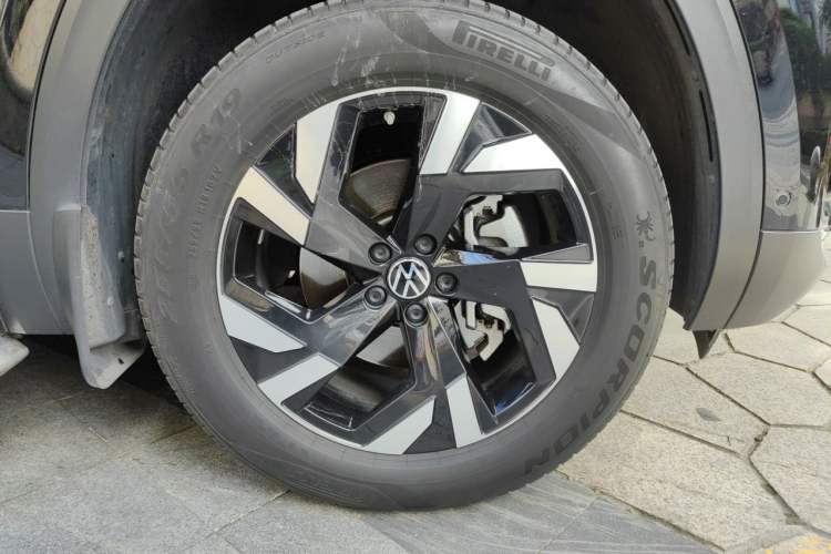 Used Volkswagen Teramont 2021 380TSI Four-Wheel Drive Prestige Luxury Edition Right Front Wheel Hub