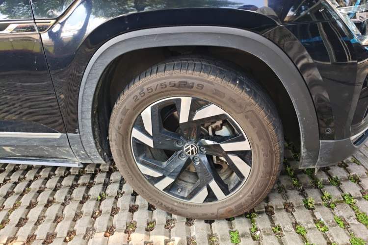 Used Volkswagen Teramont 2021 380TSI Four-Wheel Drive Prestige Luxury Edition Right Front Wheel Hub