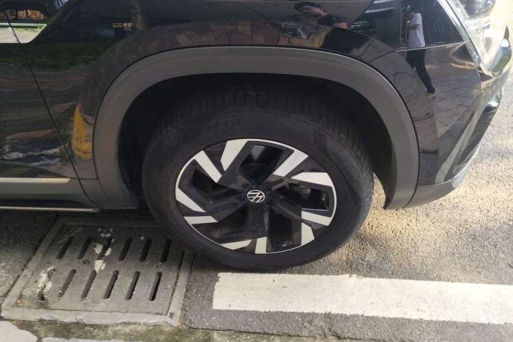 Used Volkswagen Teramont 2021 530 V6 Four-Wheel Drive Prestige Luxury Edition Right Front Wheel Hub