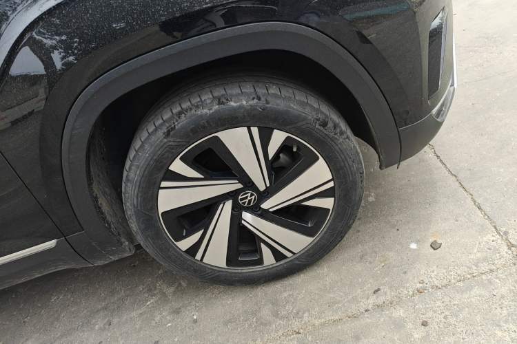 Used Volkswagen Teramont 2021 380TSI Four-Wheel Drive Prestige Luxury Edition Right Front Wheel Hub