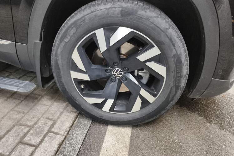 Used Volkswagen Teramont 2021 380TSI Four-Wheel Drive Prestige Luxury Edition Right Front Wheel Hub