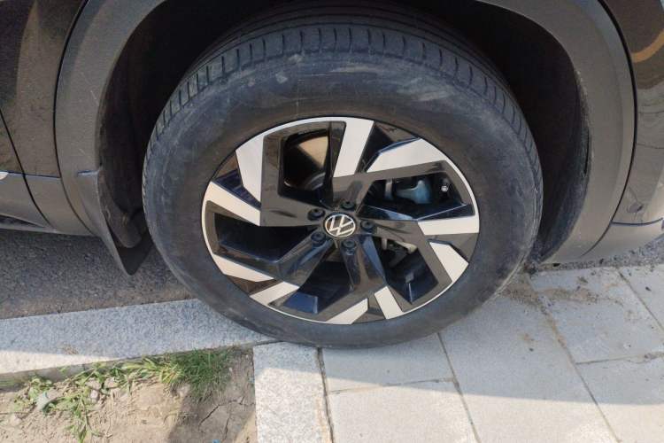 Used Volkswagen Teramont 2021 380TSI Four-Wheel Drive Prestige Luxury Edition Right Front Wheel Hub