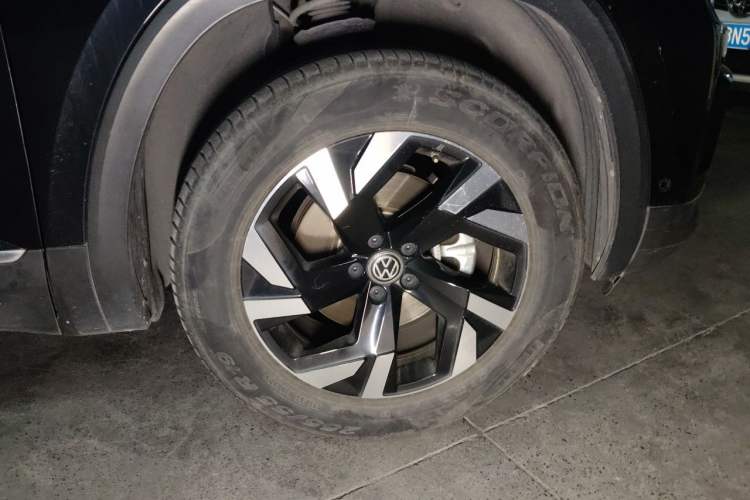 Used Volkswagen Teramont 2021 380TSI Four-Wheel Drive Prestige Luxury Edition Right Front Wheel Hub