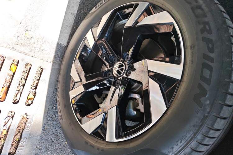 Used Volkswagen Teramont 2021 380TSI Four-Wheel Drive Prestige Luxury Edition Right Front Wheel Hub