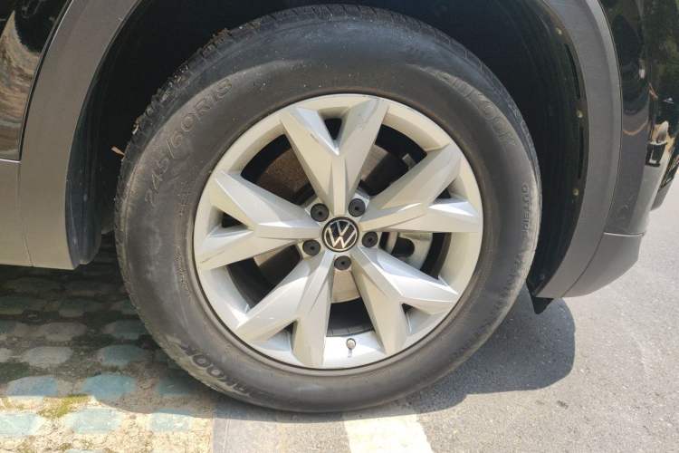 Used Volkswagen Teramont 2021 380TSI Four-Wheel Drive Luxury Edition Right Front Wheel Hub