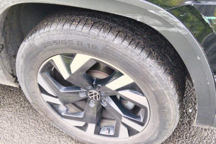 Used Volkswagen Teramont 2021 380TSI Four-Wheel Drive Prestige Luxury Edition Right Front Wheel Hub