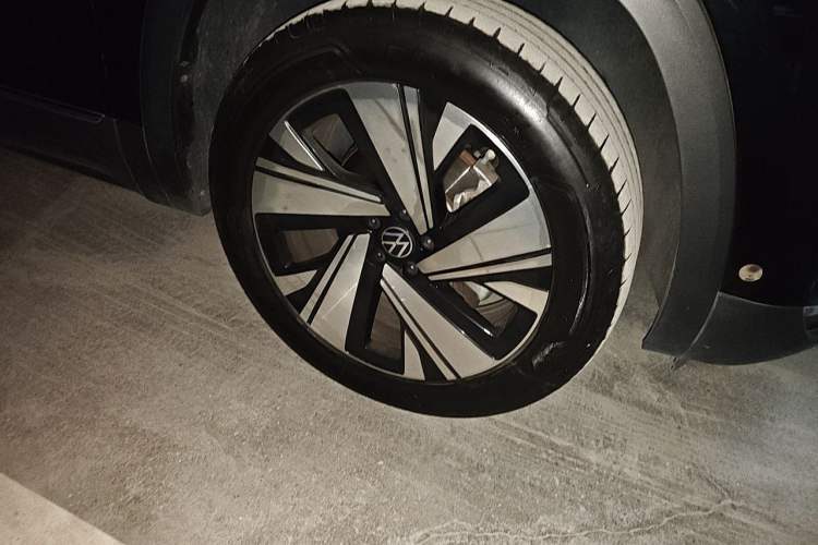 Used Volkswagen Teramont 2021 380TSI Four-Wheel Drive Prestige Luxury Edition Right Front Wheel Hub