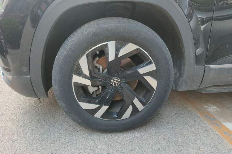 Used Volkswagen Teramont 2021 380TSI Four-Wheel Drive Prestige Luxury Edition Right Front Wheel Hub
