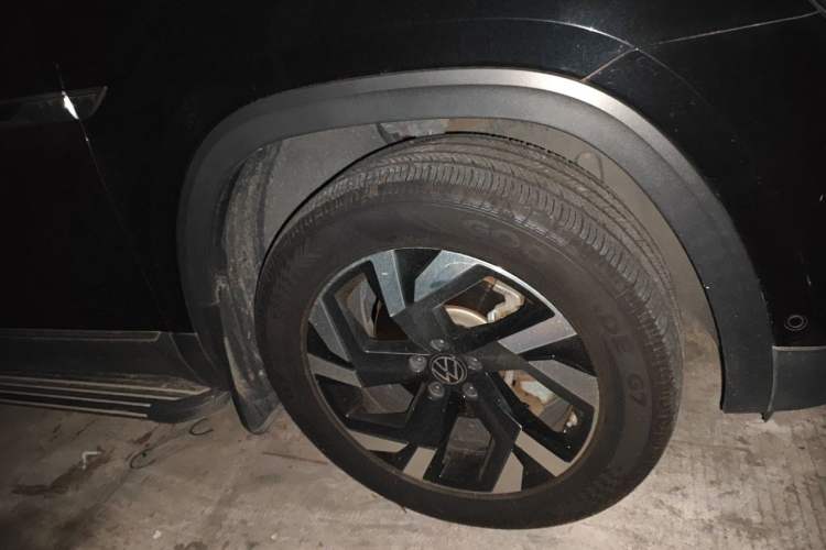 Used Volkswagen Teramont 2021 380TSI Four-Wheel Drive Prestige Luxury Edition Right Front Wheel Hub