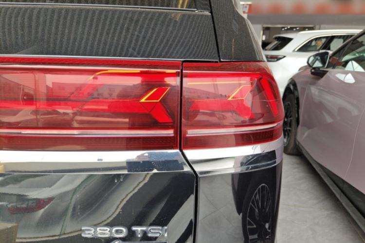 Used Volkswagen Teramont 2021 380TSI Four-Wheel Drive Prestige Flagship Edition Right Rear Taillight