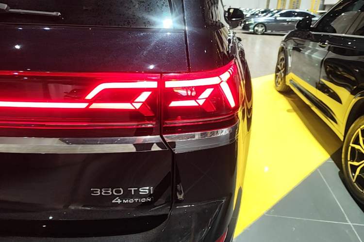 Used Volkswagen Teramont 2021 380TSI Four-Wheel Drive Prestige Luxury Edition Right Rear Taillight