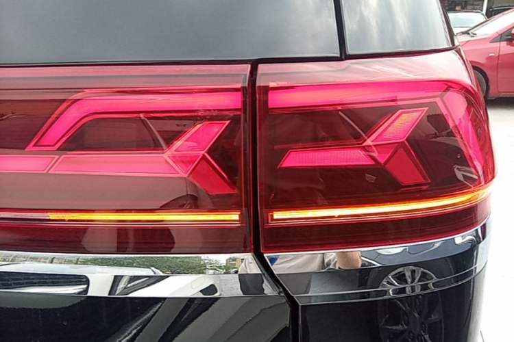 Used Volkswagen Teramont 2021 380TSI Four-Wheel Drive Prestige Luxury Edition Right Rear Taillight