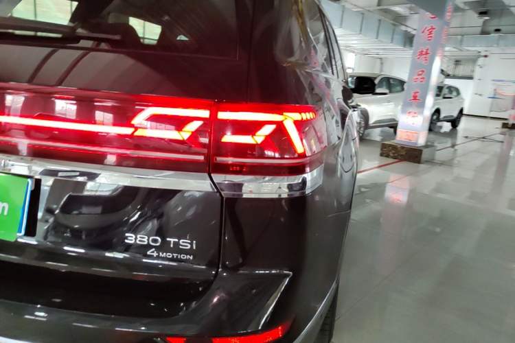 Used Volkswagen Teramont 2021 380TSI Four-Wheel Drive Prestige Flagship Edition Right Rear Taillight