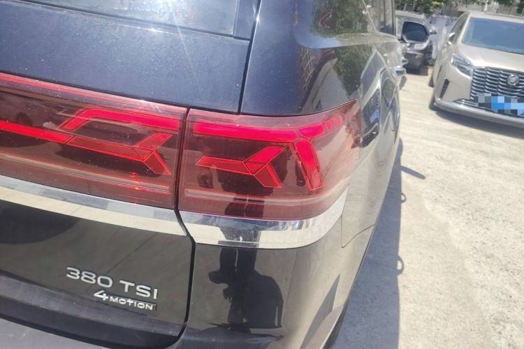 Used Volkswagen Teramont 2021 380TSI Four-Wheel Drive Prestige Flagship Edition Right Rear Taillight