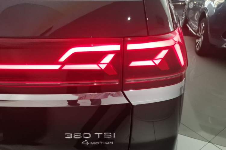 Used Volkswagen Teramont 2021 380TSI Four-Wheel Drive Prestige Luxury Edition Right Rear Taillight