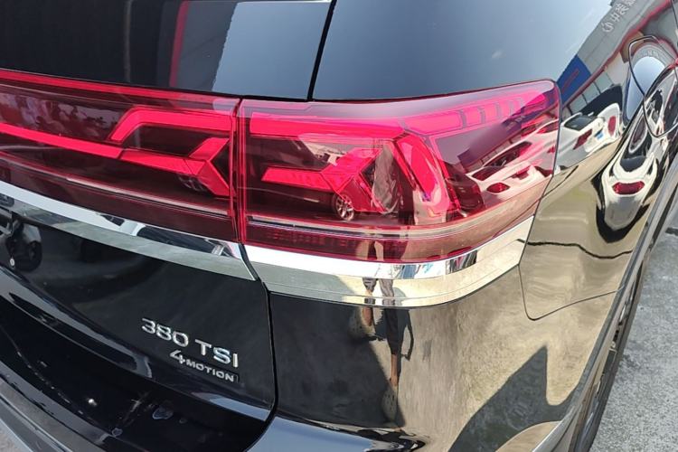 Used Volkswagen Teramont 2021 380TSI Four-Wheel Drive Prestige Luxury Edition Right Rear Taillight