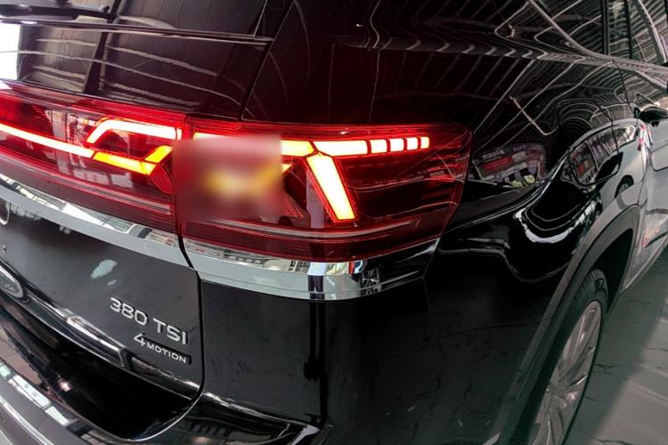 Used Volkswagen Teramont 2021 380TSI Four-Wheel Drive Prestige Flagship Edition Right Rear Taillight