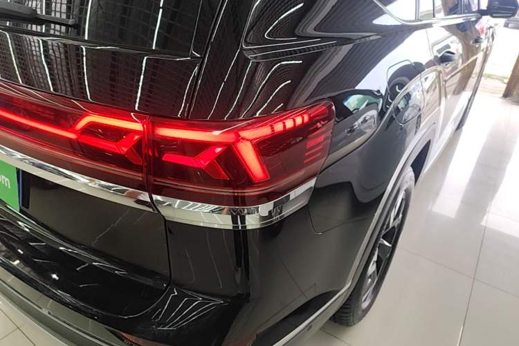 Used Volkswagen Teramont 2021 380TSI Four-Wheel Drive Prestige Luxury Edition Right Rear Taillight
