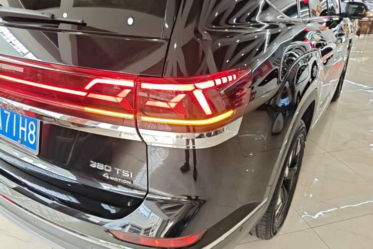 Used Volkswagen Teramont 2021 380TSI Four-Wheel Drive Prestige Luxury Edition Right Rear Taillight