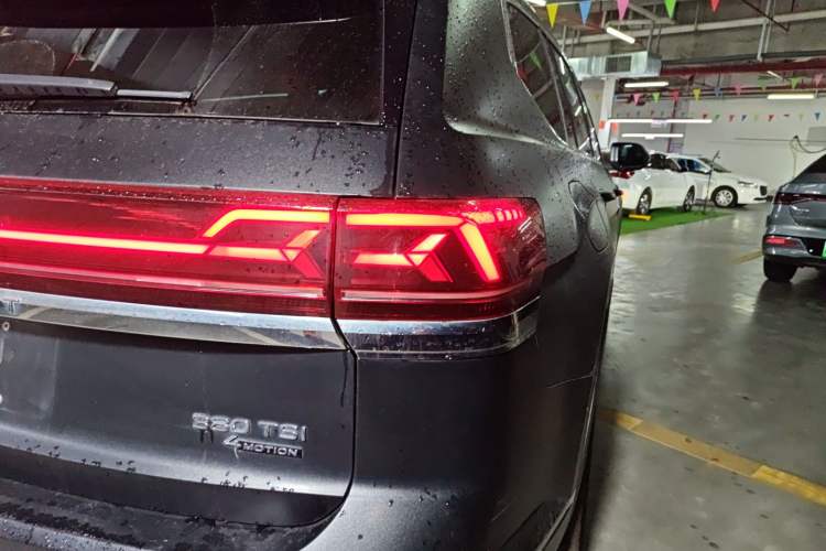 Used Volkswagen Teramont 2021 380TSI Four-Wheel Drive Prestige Luxury Edition Right Rear Taillight