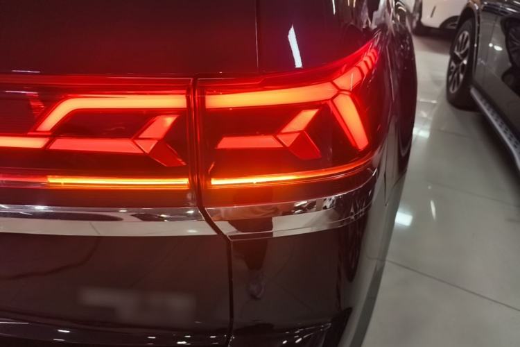 Used Volkswagen Teramont 2021 380TSI Four-Wheel Drive Prestige Flagship Edition Right Rear Taillight