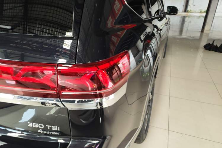 Used Volkswagen Teramont 2021 380TSI Four-Wheel Drive Prestige Luxury Edition Right Rear Taillight