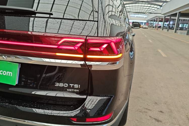 Used Volkswagen Teramont 2021 380TSI Four-Wheel Drive Prestige Flagship Edition Right Rear Taillight