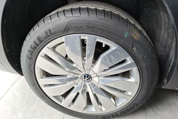 Used Volkswagen Teramont 2021 380TSI Four-Wheel Drive Prestige Flagship Edition Right Rear Wheel Hub