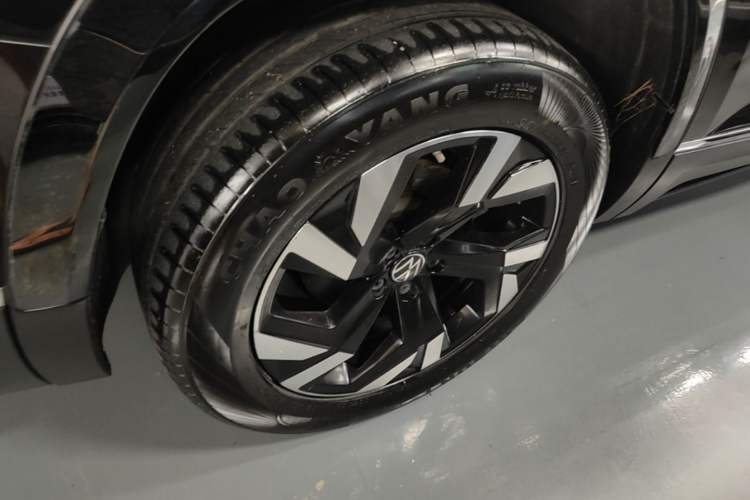 Used Volkswagen Teramont 2021 380TSI Four-Wheel Drive Prestige Luxury Edition Right Rear Wheel Hub
