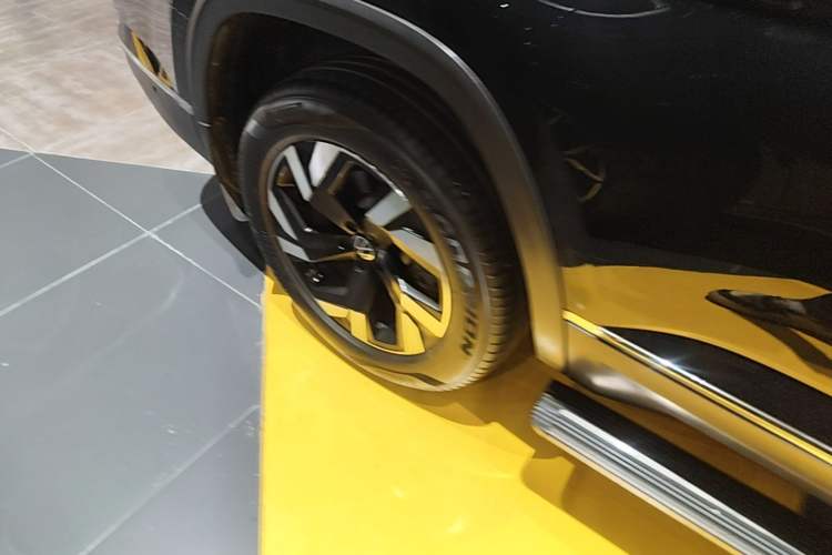 Used Volkswagen Teramont 2021 380TSI Four-Wheel Drive Prestige Luxury Edition Right Rear Wheel Hub