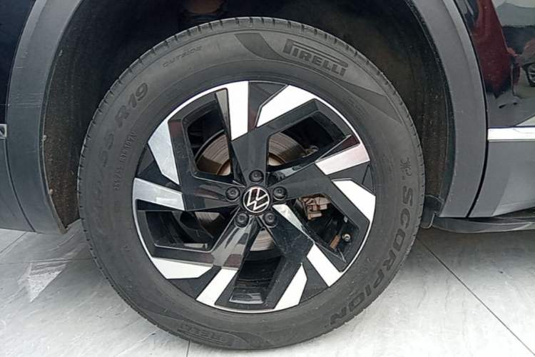 Used Volkswagen Teramont 2021 380TSI Four-Wheel Drive Prestige Luxury Edition Right Rear Wheel Hub