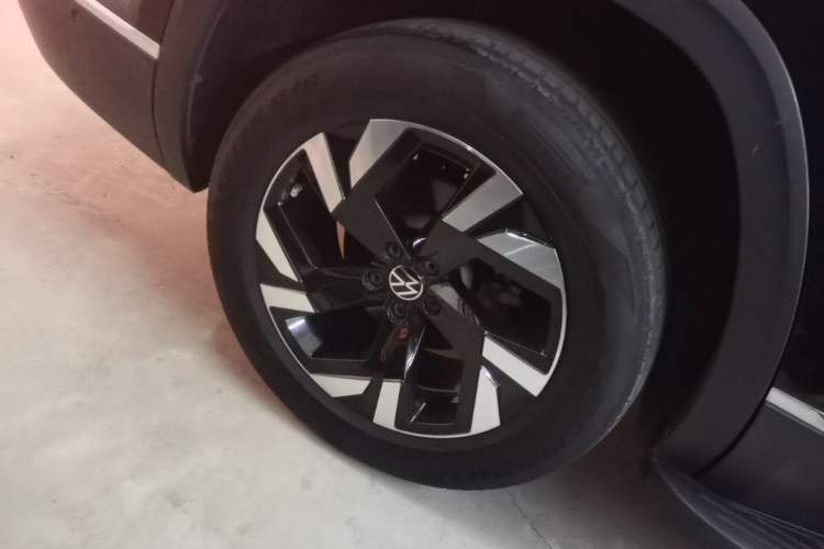 Used Volkswagen Teramont 2021 380TSI Four-Wheel Drive Prestige Luxury Edition Right Rear Wheel Hub