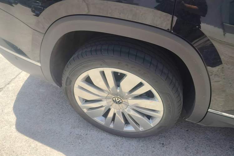 Used Volkswagen Teramont 2021 380TSI Four-Wheel Drive Prestige Flagship Edition Right Rear Wheel Hub