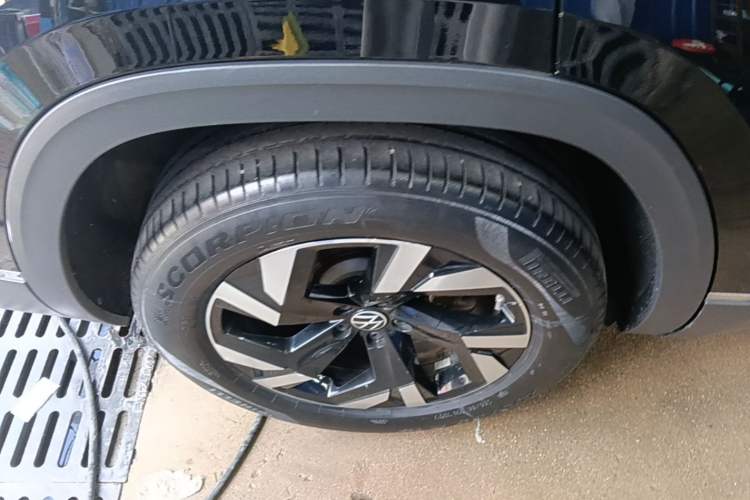 Used Volkswagen Teramont 2021 330TSI Two-Wheel-Drive Prestige Luxury Edition Right Rear Wheel Hub