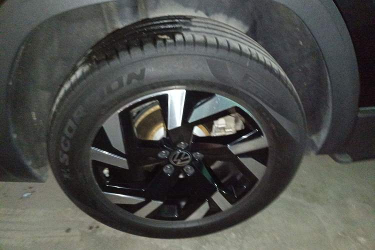 Used Volkswagen Teramont 2021 380TSI Four-Wheel Drive Prestige Luxury Edition Right Rear Wheel Hub