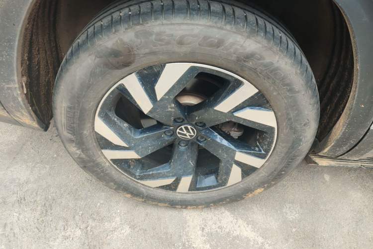 Used Volkswagen Teramont 2021 380TSI Four-Wheel Drive Prestige Luxury Edition Right Rear Wheel Hub