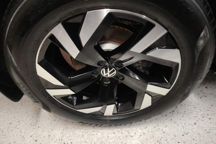 Used Volkswagen Teramont 2021 380TSI Four-Wheel Drive Prestige Luxury Edition Right Rear Wheel Hub