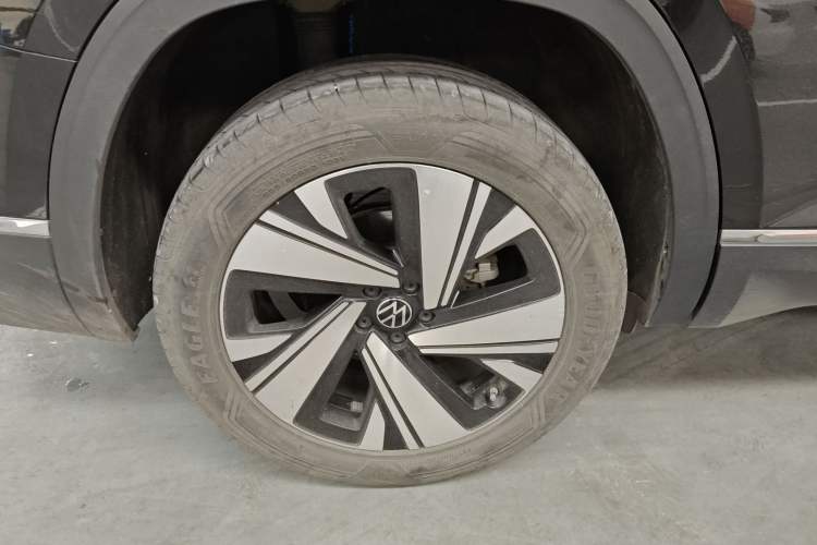 Used Volkswagen Teramont 2021 330TSI Two-Wheel-Drive Prestige Luxury Edition Right Rear Wheel Hub