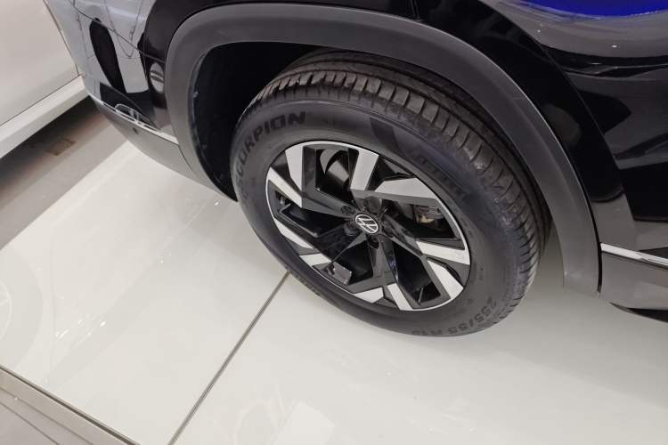 Used Volkswagen Teramont 2021 380TSI Four-Wheel Drive Prestige Luxury Edition Right Rear Wheel Hub