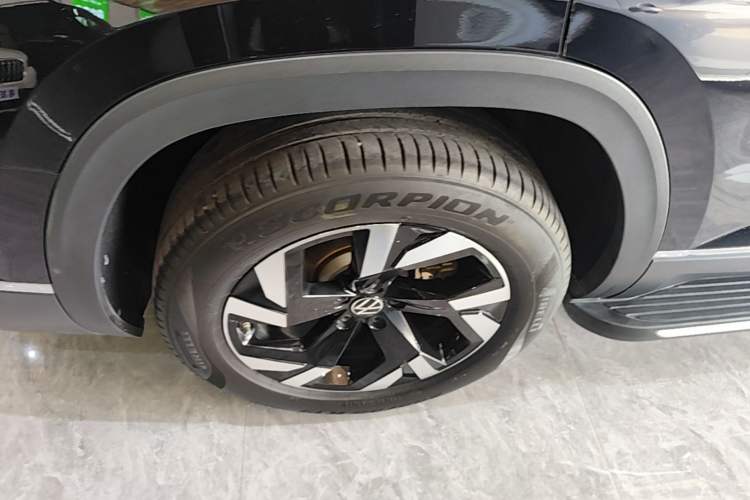 Used Volkswagen Teramont 2021 380TSI Four-Wheel Drive Prestige Luxury Edition Right Rear Wheel Hub
