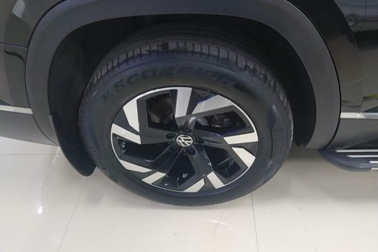Used Volkswagen Teramont 2021 330TSI Two-Wheel-Drive Prestige Luxury Edition Right Rear Wheel Hub