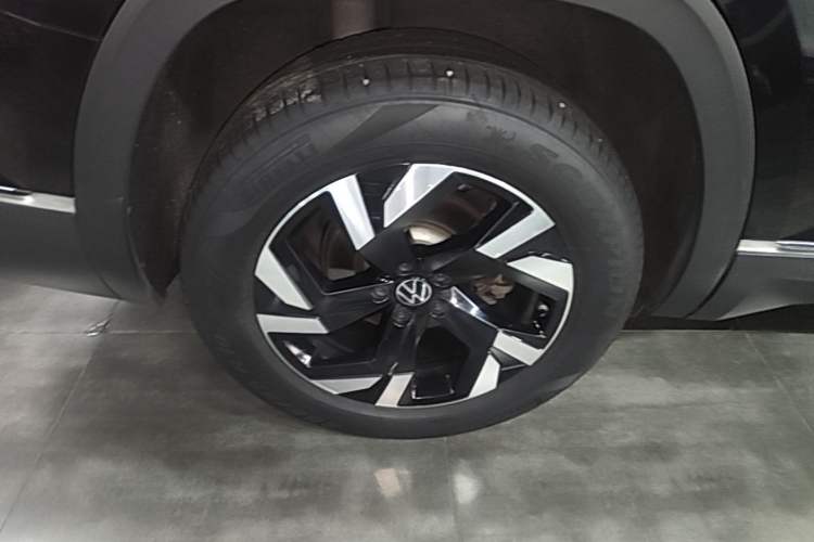 Used Volkswagen Teramont 2021 330TSI Two-Wheel-Drive Prestige Luxury Edition Right Rear Wheel Hub