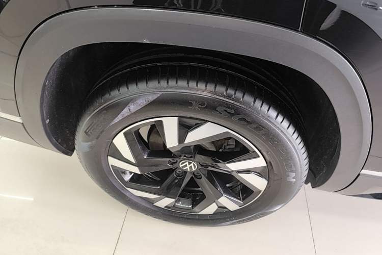 Used Volkswagen Teramont 2021 380TSI Four-Wheel Drive Prestige Luxury Edition Right Rear Wheel Hub